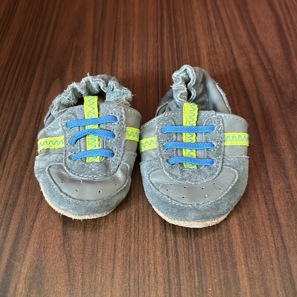 (3 for $15) 0-6 Month Baby Robeez shoes